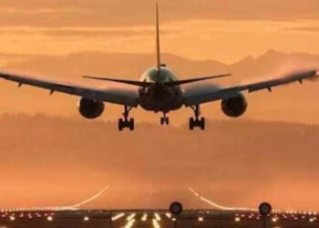 ഷട്ട്ഡൗൺ, 35 വർഷത്തെ സർവീസിൽ ഇത് ആദ്യ സംഭവം എഫ്എഎ അഡ്മിനിസ്‌ട്രേറ്റർ!! പതിനായിരക്കണക്കിന് എയർ ട്രാഫിക് കൺട്രോളർമാർ, എയർപോർട്ട് സുരക്ഷാ ഉദ്യോഗസ്ഥർക്ക് ശമ്പളമില്ല, പ്രതിദിനം റദ്ദാക്കുക 220 ഫ്ലൈറ്റുകൾ, ഇന്നലെ വൈകിയത് 6,400-ലധികം യുഎസ് വിമാനങ്ങൾ, തിരക്കേറിയ 40 മേഖലകളിലേക്കുള്ള വിമാന സർവീസുകൾ 10 ശതമാനംവരെ വെട്ടിക്കുറയ്ക്കും- ജനങ്ങൾ ഭീതിയിൽ