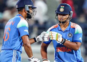 ആദ്യ ഓവറിൽ വൈഭവ് അടിച്ചു തൂക്കിയത് 19 റൺസ്, 38 റൺസെടുത്ത് താരം പുറത്ത്!! മൂന്നോവറിൽ ഒന്നിന് 49 റൺസ്, ബംഗ്ലാദേശ് എ ടീമിനെതിരേ ഇന്ത്യക്ക് തകർപ്പൻ തുടക്കം