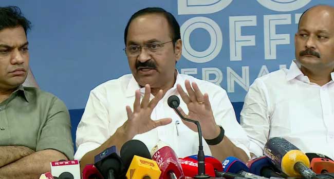 മലയോര മേഖല വന്യ ജീവികൾക്ക് ഇട്ട് കൊടുത്തിരിക്കുകയാണു സർക്കാർ…തദ്ദേശ സ്ഥാപനങ്ങൾ പിടിച്ചെടുക്കുകയല്ല, സർക്കാരിനെ വിചാരണ ചെയ്യുകയാണ് ലക്ഷ്യം, വെൽഫെയർ പാർട്ടിയുടെ പിന്തുണ സ്വീകരിക്കും!! യുഡിഎഫ് ഉജ്ജ്വല വിജയം നേടും- വിഡി സതീശൻ