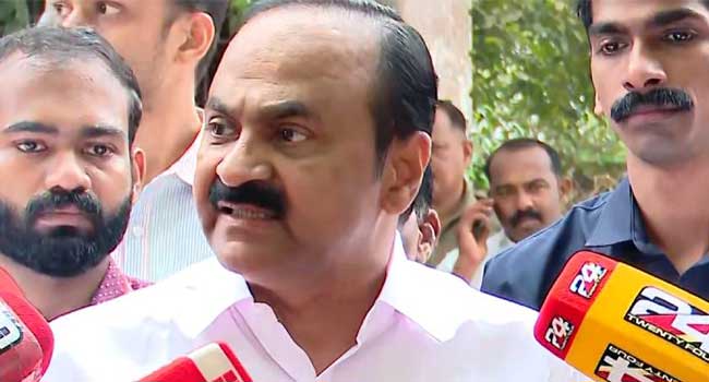 കുട്ടികള് നിഷ്കളങ്കമായി അങ്ങ് പാടിയെന്ന്… ആരെങ്കിലും അതിന് പിറകില് പ്രവര്ത്തിച്ചാലല്ലേ പാടുകയുളളു!! സര്ക്കാരിന്റെയും നാട്ടുകാരുടെയും ചിലവില് രാഷ്ട്രീയവല്ക്കരണം വേണ്ട… ആര്എസ്എസ് ഗണഗീതം ആര്എസ്എസ് വേദിയിൽ പരിപാടിയില് പാടിയാൽ മതി, ഗണഗീതം എങ്ങനെയാണ് ദേശഭക്തിഗാനമാകും?- വിഡി സതീശൻ