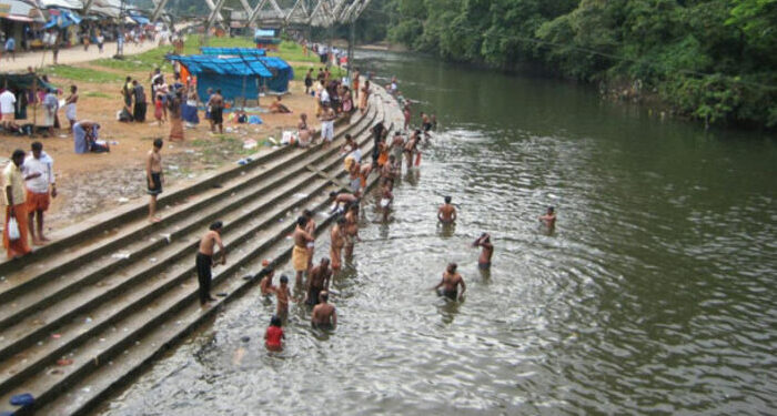 പമ്പയില് മുങ്ങുമ്പോള് മൂക്ക് പൊത്തിപ്പിടിക്കണം, ജാഗ്രതാ നിര്ദേശവുമായി ആരോഗ്യവകുപ്പ്, ക്ഷേത്രക്കുളങ്ങളില് ക്ലോറിനേഷന് നടത്തും
