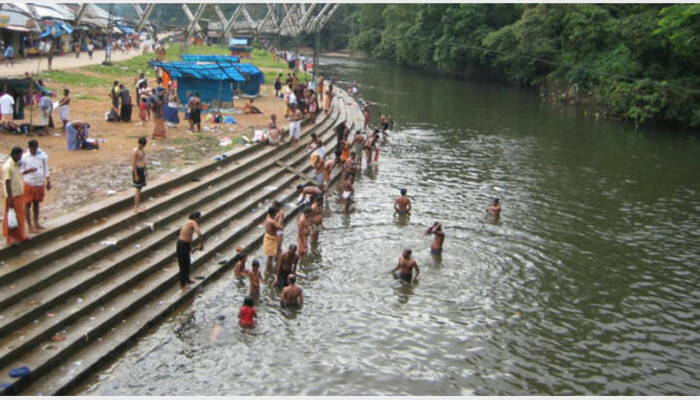 പമ്പയില് മുങ്ങുമ്പോള് മൂക്ക് പൊത്തിപ്പിടിക്കണം, ജാഗ്രതാ നിര്ദേശവുമായി ആരോഗ്യവകുപ്പ്, ക്ഷേത്രക്കുളങ്ങളില് ക്ലോറിനേഷന് നടത്തും
