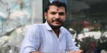 ഹെല്‍മറ്റ് താഴെ എടുത്തുവച്ചെന്ന് പറഞ്ഞ് ശ്വാസം മുട്ടിച്ച് കൊല്ലാന്‍ ശ്രമിച്ചു, ബെല്‍റ്റ് കൊണ്ടും ഷൂ കൊണ്ടും പൊതിരെ തല്ലും, മുറിപ്പാടുകള്‍ ഫോട്ടോയെടുത്തുവച്ച് കണ്ട് രസിക്കും, തെരുവുനായക്കും പൂച്ചയ്ക്കും ഇത്രയും അടി കിട്ടിയിട്ടുണ്ടാവില്ലെന്ന് കളിയാക്കലും, മുറിയില്‍ പൂട്ടിയിട്ട് മര്‍ദിച്ചത് അഞ്ച് വര്‍ഷം, യുവമോർച്ച ജില്ലാ സെക്രട്ടറിക്കെതിരെ യുവതിയുടെ വെളിപ്പെടുത്തല്‍