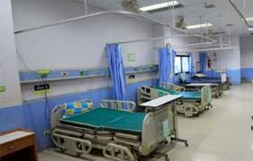 ദുരന്തം ഒഴിവായത് തലനാരിഴയ്ക്ക്; കോഴിക്കോട് കോളേജിന്റെ സണ്ഷേഡ് ഇടിഞ്ഞുവീണ് വിദ്യാർത്ഥികൾക്ക് പരിക്ക്