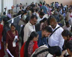 ആകെ 12391 വാര്ഡുകള്; ഏഴ് ജില്ലകളിലെ വിധിയെഴുത്ത് ആരംഭിക്കാൻ ഇനി മണിക്കൂറുകള് മാത്രം, രാവിലെ ഏഴ് മുതല് വോട്ടെടുപ്പ്