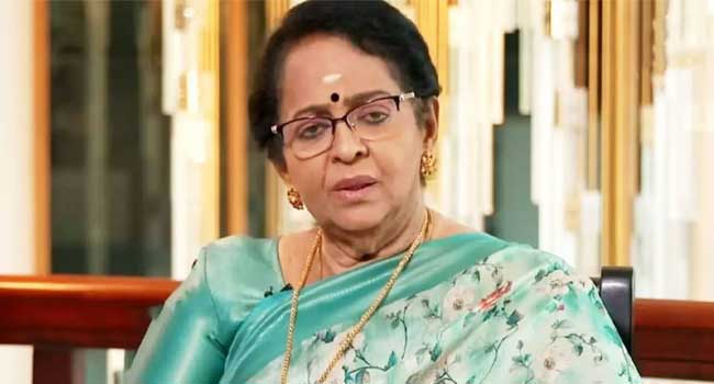 “ആവതും പെണ്ണാലെ… അഴിവതും പെണ്ണാലെ…’ സ്വയം അതിജീവിതയായി എട്ടുവർഷക്കാലം വിധവയായ അമ്മയെ സമാധാനിപ്പിച്ചു ജീവിച്ചു കാണിച്ചു… ഇന്നലെ ആദ്യമായി ഞാനാണ് അതിജീവിത എന്ന് പറഞ്ഞു സ്വന്തം പേരിൽ ഒരു മനോവിഷമം തുറന്നെഴുതി…ഒപ്പം നിൽക്കുമെന്നു കൊട്ടിഘോഷിച്ച സ്ത്രീകൾ ഭരിക്കുന്ന സംഘടന എന്താണ് കാണിച്ചത്? ഫിലിം ഫെസ്റ്റിവൽ ഡെലിഗേറ്റ്സിന് പാർട്ടി കൊടുക്കണം പോലും, ഇന്നുതന്നെ വേണമായിരുന്നോ?”