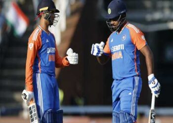 അഭിഷേക്–സഞ്ജു സഖ്യം പൊളിക്കാൻ മാത്രം എന്താണ് തെറ്റായി അവർ ചെയ്തത്?, ഏഷ്യാകപ്പിൽ വലിയ മത്സരങ്ങളിലെ സമ്മർദം സഞ്ജു എങ്ങനെയാണു കൈകാര്യം ചെയ്യുന്നതെന്നു നമ്മൾ കണ്ടു!! ഇന്ത്യ ട്വന്റി20 ലോകകപ്പ് നിലനിർത്തണമെന്നുണ്ടെങ്കിൽ അഭിഷേക്– സഞ്ജു സാംസൺ സഖ്യം ഓപ്പണിങ്ങിൽ ഉണ്ടാകണം- റോബിൻ ഉത്തപ്പ