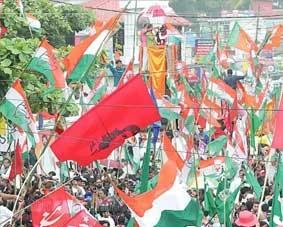 ആവേശക്കൊടുമുടിയില് പ്രചാരണം; വയനാട്ടില് ഇന്ന് കൊട്ടിക്കലാശം