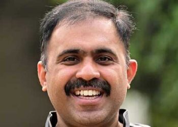 തെരഞ്ഞെടുപ്പിന്റെ തലേന്നാൾ രാത്രി സിപിഎമ്മിന്റെ ജില്ലാ നേതൃത്വം പണക്കെട്ടുകളുമായി വന്ന് ഔസേപ്പച്ചനെ വലയിൽ വീഴ്ത്തി, രാവിലെ ഔസേപ്പച്ചന് വോട്ട് ചെയ്യാൻ വന്ന യുഡിഎഫ് അംഗങ്ങൾ കാണുന്നത് സിപിഎമ്മിന്റെ പ്രൊട്ടക്ഷനിൽ സ്ഥാനാർത്ഥിയായി പ്രസിഡന്റ് സ്ഥാനത്തേക്ക് മത്സരിക്കാൻ വരുന്ന ഔസേപ്പച്ചനെ… ഇനി ശ്രീ സ്വരാജിനോട്, പി എം ശ്രീ യിൽ ഒപ്പിട്ട ദിവസം അങ്ങയുടെ നാവ് ഉളുക്കി ഇരിക്കുകയായിരുന്നോ?- അബിൻ വർക്കി