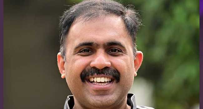 തെരഞ്ഞെടുപ്പിന്റെ തലേന്നാൾ രാത്രി സിപിഎമ്മിന്റെ ജില്ലാ നേതൃത്വം പണക്കെട്ടുകളുമായി വന്ന് ഔസേപ്പച്ചനെ വലയിൽ വീഴ്ത്തി, രാവിലെ ഔസേപ്പച്ചന് വോട്ട് ചെയ്യാൻ വന്ന യുഡിഎഫ് അംഗങ്ങൾ കാണുന്നത് സിപിഎമ്മിന്റെ പ്രൊട്ടക്ഷനിൽ സ്ഥാനാർത്ഥിയായി പ്രസിഡന്റ് സ്ഥാനത്തേക്ക് മത്സരിക്കാൻ വരുന്ന ഔസേപ്പച്ചനെ… ഇനി ശ്രീ സ്വരാജിനോട്, പി എം ശ്രീ യിൽ ഒപ്പിട്ട ദിവസം അങ്ങയുടെ നാവ് ഉളുക്കി ഇരിക്കുകയായിരുന്നോ?- അബിൻ വർക്കി