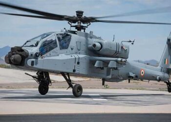 പാക്കിസ്ഥാനുമായുള്ള പടിഞ്ഞാറൻ അതിർത്തിയിൽ ഇനി അപ്പാച്ചെ ഹെലികോപ്റ്ററുകൾ വിന്യസിക്കും!! മെച്ചപ്പെടുത്തിയ ഡിജിറ്റൽ കണക്റ്റിവിറ്റി, ജോയിന്റ് ടാക്റ്റിക്കൽ ഇൻഫർമേഷൻ ഡിസ്ട്രിബ്യൂഷൻ സിസ്റ്റം, റിയൽ ടൈമിൽ ഡ്രോണുകൾ നിയന്ത്രിക്കാനുള്ള കഴിവ്… യുഎസിൽ നിന്നുള്ള ആധുനിക അപ്പാച്ചെ ഹെലികോപ്റ്ററുകളുടെ അവസാന ബാച്ചും ഇന്ത്യയിൽ പറന്നെത്തി