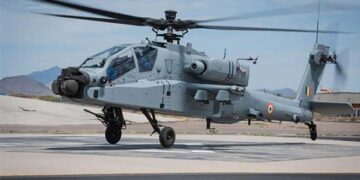 പാക്കിസ്ഥാനുമായുള്ള പടിഞ്ഞാറൻ അതിർത്തിയിൽ ഇനി അപ്പാച്ചെ ഹെലികോപ്റ്ററുകൾ വിന്യസിക്കും!! മെച്ചപ്പെടുത്തിയ ഡിജിറ്റൽ കണക്റ്റിവിറ്റി, ജോയിന്റ് ടാക്റ്റിക്കൽ ഇൻഫർമേഷൻ ഡിസ്ട്രിബ്യൂഷൻ സിസ്റ്റം, റിയൽ ടൈമിൽ ഡ്രോണുകൾ നിയന്ത്രിക്കാനുള്ള കഴിവ്… യുഎസിൽ നിന്നുള്ള ആധുനിക അപ്പാച്ചെ ഹെലികോപ്റ്ററുകളുടെ അവസാന ബാച്ചും ഇന്ത്യയിൽ പറന്നെത്തി