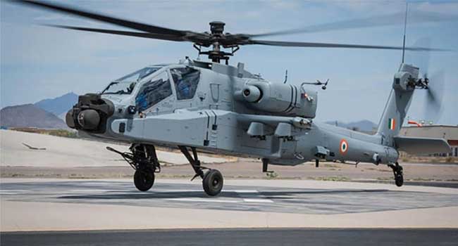 പാക്കിസ്ഥാനുമായുള്ള പടിഞ്ഞാറൻ അതിർത്തിയിൽ ഇനി അപ്പാച്ചെ ഹെലികോപ്റ്ററുകൾ വിന്യസിക്കും!! മെച്ചപ്പെടുത്തിയ ഡിജിറ്റൽ കണക്റ്റിവിറ്റി, ജോയിന്റ് ടാക്റ്റിക്കൽ ഇൻഫർമേഷൻ ഡിസ്ട്രിബ്യൂഷൻ സിസ്റ്റം, റിയൽ ടൈമിൽ ഡ്രോണുകൾ നിയന്ത്രിക്കാനുള്ള കഴിവ്… യുഎസിൽ നിന്നുള്ള ആധുനിക അപ്പാച്ചെ ഹെലികോപ്റ്ററുകളുടെ അവസാന ബാച്ചും ഇന്ത്യയിൽ പറന്നെത്തി