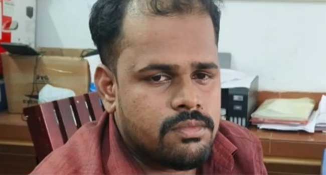 എൽകെജി വിദ്യാർഥിനിയെ ബസിന്റെ പിൻസീറ്റിൽ കൊണ്ടുപോയി ലൈംഗികമായി ഉപദ്രവിച്ചു, ക്ലീനർ അറസ്റ്റിൽ, പ്രതിയുടെ വീട്ടിൽ കയറി ആക്രമണം, സഹോദരിയേയും പ്രതിയേയും മർദിച്ചതായി പരാതി, കേസ്