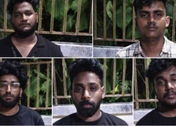 വിദേശത്ത് നിന്ന് നാട്ടിൽ കാലുകുത്തിയതേ യുവാവിനെ തോക്ക് ചൂണ്ടി തട്ടിക്കൊണ്ടുപോയി, ഒരുലക്ഷത്തിന്റെ ഐഫോണും ഹാൻഡ് ബാ​ഗും പെട്ടിയും ത‌ട്ടിയെടുത്തു, പിന്നാലെ മർദനം, യുവാവിനെ തട്ടിക്കൊണ്ടുപോയത് ഇൻറർനാഷണൽ ടെർമിനലിൽ നിന്ന് പ്രീ – പെയ്ഡ് ടാക്സി കൗണ്ടറിലേക്ക് പോകുന്നതിനിടെ!! 5 പേർ അറസ്റ്റിൽ, പിന്നിൽ സ്വർണ ഇടപാട്?