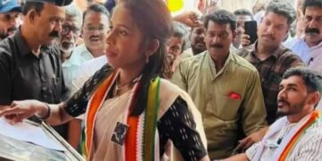 പാർട്ടി വി‌ട്ടതിന്റെ പേരിൽ ഊരുവിലക്ക്, കൂട്ടംകൂടിനിന്ന് കൂകി വിളിക്കൽ, പുറത്തിറങ്ങിയാൽ മുണ്ട് വലിച്ചൂരൽ, എന്തിനേറെ മുഖത്തടിച്ച അനുഭവങ്ങൾ വരെ… ഇത് അച്ഛനു നേരിട്ട അനുഭവം!! ഇവിടെ കഥമാറുന്നു, പകരം വീട്ടാൻ മകൾ രം​ഗത്ത്, പിന്നാലെ പാർട്ടി കോട്ടയിൽകയറി കോൺ​ഗ്രസ് ടിക്കറ്റിൽ മുഖത്തടിച്ചവരെ തിരിച്ചടിച്ചുള്ള വിജയം…