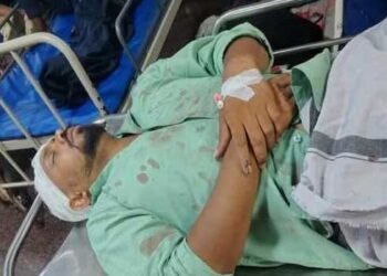 തോറ്റ സ്ഥാനാർഥിയുടെ വീടിനുമുന്നിൽ ബിജെപി പ്രവർത്തകർ പടക്കം പൊട്ടിച്ച് ആഘോഷിച്ചതിൽ സംഘർഷം, സിപിഎം നേതാവിന്റെ തല അടിച്ചുപൊട്ടിച്ചു, ​ഗുരുതര പരുക്കുകളോടെ മെഡിക്കൽ കോളേജിൽ, മുഖത്ത് 9 തുന്നിക്കെട്ട്, ആറ് ബിജെപി പ്രവർത്തകർക്കെതിരെ കൊലപാതകശ്രമത്തിന് കേസ്