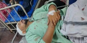 തോറ്റ സ്ഥാനാർഥിയുടെ വീടിനുമുന്നിൽ ബിജെപി പ്രവർത്തകർ പടക്കം പൊട്ടിച്ച് ആഘോഷിച്ചതിൽ സംഘർഷം, സിപിഎം നേതാവിന്റെ തല അടിച്ചുപൊട്ടിച്ചു, ഗുരുതര പരുക്കുകളോടെ മെഡിക്കൽ കോളേജിൽ, മുഖത്ത് 9 തുന്നിക്കെട്ട്, ആറ് ബിജെപി പ്രവർത്തകർക്കെതിരെ കൊലപാതകശ്രമത്തിന് കേസ്