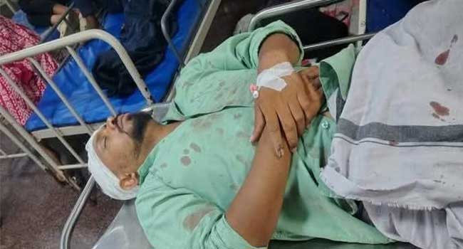 തോറ്റ സ്ഥാനാർഥിയുടെ വീടിനുമുന്നിൽ ബിജെപി പ്രവർത്തകർ പടക്കം പൊട്ടിച്ച് ആഘോഷിച്ചതിൽ സംഘർഷം, സിപിഎം നേതാവിന്റെ തല അടിച്ചുപൊട്ടിച്ചു, ഗുരുതര പരുക്കുകളോടെ മെഡിക്കൽ കോളേജിൽ, മുഖത്ത് 9 തുന്നിക്കെട്ട്, ആറ് ബിജെപി പ്രവർത്തകർക്കെതിരെ കൊലപാതകശ്രമത്തിന് കേസ്