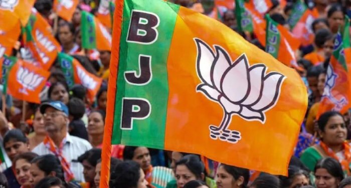 മാലിന്യശേഖരണത്തിനിടെ അസഭ്യം പറഞ്ഞു, കൊല്ലുമെന്ന് ഭീഷണിയും, ഹരിത കര്‍മസേനാംഗങ്ങളെ കയ്യേറ്റം ചെയ്യാന്‍ ശ്രമിച്ച് ബിജെപി സ്ഥാനാര്‍ത്ഥി