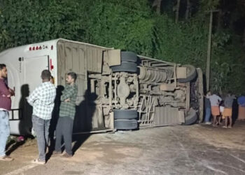 വിനോദയാത്ര പോയ വിദ്യാര്‍ത്ഥികള്‍ സഞ്ചരിച്ച ബസ് മറിഞ്ഞു, നിരവധി പേര്‍ക്ക് പരിക്ക്, അപകടം കൊടൈക്കനാലില്‍ നിന്ന് മടങ്ങുന്നതിനിടെ