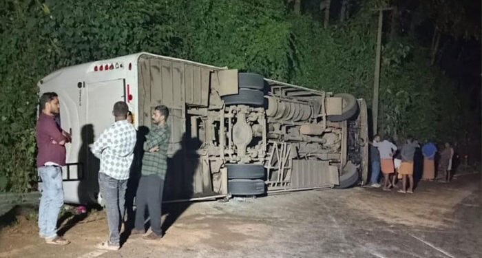 വിനോദയാത്ര പോയ വിദ്യാര്‍ത്ഥികള്‍ സഞ്ചരിച്ച ബസ് മറിഞ്ഞു, നിരവധി പേര്‍ക്ക് പരിക്ക്, അപകടം കൊടൈക്കനാലില്‍ നിന്ന് മടങ്ങുന്നതിനിടെ