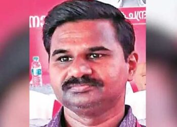 സ്കൂളിലേക്കു പോകുകയായിരുന്ന 12കാരിയെ സ്കൂളിൽ കൊണ്ടുവിടാമെന്ന വ്യാജേന കാറിൽ കയറ്റി ആളൊഴിഞ്ഞ സ്ഥലത്തുവെച്ച് ലൈംഗികമായി ചൂഷണംചെയ്തു, എതിർത്തപ്പോൾ കൊല്ലുമെന്ന് ഭീഷണി, പിന്നാലെ ഒന്നുമറിയാത്തപോലെ സ്ഥാനാർഥി പ്രചാരണത്തിനിറങ്ങി- കുട്ടിയുടെ പരാതിയിൽ സിപിഐ മുൻ ബ്രാഞ്ച് സെക്രട്ടറിക്കെതിരേ പോക്‌സോ കേസ്, പ്രതി ഒളിവിൽ