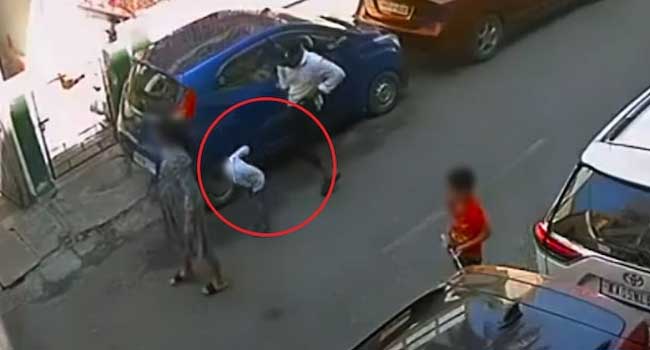 വീടിനു മുന്നിലൂടെ ഓടിക്കളിച്ച 5 വയസുകാരനെ പിന്നിൽ നിന്ന് ചവിട്ടി വീഴ്ത്തി, വീഴ്ചയിൽ കുട്ടിയുടെ മുഖത്തും കൈകാലുകൾക്കും പരുക്ക്, മുൻ ജിം ട്രെയ്നർ അറസ്റ്റിൽ, മുൻപും പ്രതി കുട്ടികളെ ഉപദ്രവിച്ചിരുന്ന സിസിടിവി ദൃശ്യങ്ങൾ പുറത്ത്