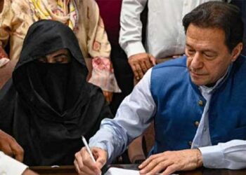 സൗദി കിരീടാവകാശി സമ്മാനിച്ച വിലയേറിയ ബൾഗാരി ഡയമണ്ട് ജ്വല്ലറി സെറ്റ് മുൻ പാക് പ്രധാനമന്ത്രിയേയും ഭാര്യയേയും കൊണ്ടുചെന്നെത്തിച്ചത് ജയിലിൽ!! തോഷാഖാന കേസിൽ ഇമ്രാൻ ഖാനും ഭാര്യയ്ക്കും 17 വർഷം തടവും പിഴയും, ഇമ്രാൻ ഖാന്റെ പ്രായവും ബുഷ്‌റ സ്ത്രീയാണെന്നതും പരിഗണിച്ച് കുറഞ്ഞ ശിക്ഷ- കോടതി