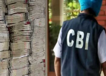 കൈക്കൂലി കാശ് എണ്ണിയെണ്ണി സിബിഐ ഉദ്യോ​ഗസ്ഥരുടെ ‘ഊപ്പാടിളകി’, കൈകൊണ്ട് എണ്ണി മടുത്തതോടെ യന്ത്ര സഹായത്തോടെയായി നോട്ടണ്ണൽ, സൈനിക ദമ്പതികളുടെ ഡൽഹിയിലെ വീട്ടിൽ നിന്ന് മാത്രം കണ്ടെടുത്തത് 2.23 കോടി രൂപ, ഡൽഹിക്ക് പുറമേ ബെംഗളൂരു, ജമ്മുവിലും റെയ്ഡ്, കേണൽ ദീപക് ശർമ ഉൾപെടെയുള്ള പ്രതികൾ റിമാൻഡിൽ