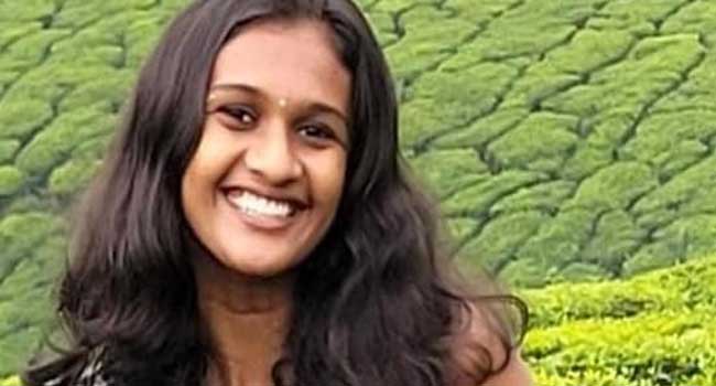 കടയിൽ പോകുന്നുവെന്ന് പറഞ്ഞ് വീട്ടിൽ നിന്നിറങ്ങിയ 19 കാരി പിന്നീട് തിരിച്ചു വന്നില്ല, മലയാറ്റൂരിൽ രണ്ടു ദിവസം മുമ്പ് കാണാതായ ചിത്രപ്രിയയുടെ മരണം കൊലപാതകം? തലയ്ക്ക് പിന്നിൽ ആഴമുള്ള മുറിവ്, രണ്ടുപേർ കസ്റ്റഡിയിൽ, പിടിയിലായവർ മരിക്കുന്നതിന് മുൻപ് പെൺകുട്ടിയുമായി ഫോണിൽ സംസാരിച്ചവർ