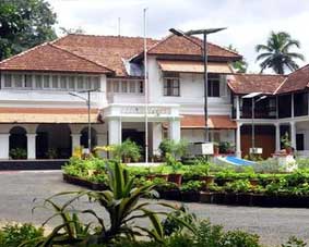 ക്ലിഫ് ഹൗസിൽ ബോംബ് ഭീഷണി; സന്ദേശം എത്തിയത് മുഖ്യമന്ത്രിയുടെ പ്രൈവറ്റ് സെക്രട്ടറിയുടെ മെയിലിൽ