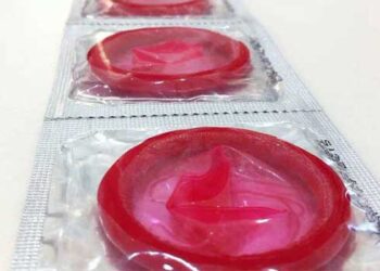 ഗർഭ നിരോധന ഉറകളുടെ സ്റ്റോക്ക് 39 ദിവസങ്ങൾക്കുള്ളിൽ തീരും, അടിയന്തര പരിഹാരമുണ്ടായില്ലെങ്കിൽ പിന്നെ ജനസംഖ്യ പിടിച്ചാൽ കിട്ടില്ല!! രാഷ്ട്രീയ പ്രക്ഷോഭത്തിനു പിന്നാലെ ബം​ഗ്ലാദേശിൽ ‘കോണ്ടം’ പ്രതിസന്ധി, ബംഗ്ലദേശിൽ ജനന നിരക്ക് അഞ്ച് പതിറ്റാണ്ടിനിടയിലെ ഏറ്റവും ഉയർന്ന നിലയിൽ