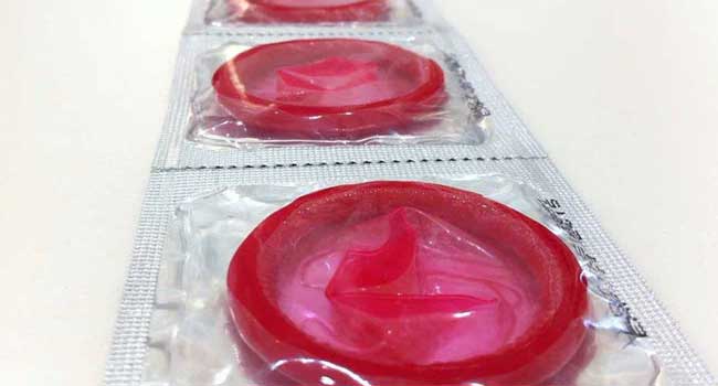 ഗർഭ നിരോധന ഉറകളുടെ സ്റ്റോക്ക് 39 ദിവസങ്ങൾക്കുള്ളിൽ തീരും, അടിയന്തര പരിഹാരമുണ്ടായില്ലെങ്കിൽ പിന്നെ ജനസംഖ്യ പിടിച്ചാൽ കിട്ടില്ല!! രാഷ്ട്രീയ പ്രക്ഷോഭത്തിനു പിന്നാലെ ബം​ഗ്ലാദേശിൽ ‘കോണ്ടം’ പ്രതിസന്ധി, ബംഗ്ലദേശിൽ ജനന നിരക്ക് അഞ്ച് പതിറ്റാണ്ടിനിടയിലെ ഏറ്റവും ഉയർന്ന നിലയിൽ