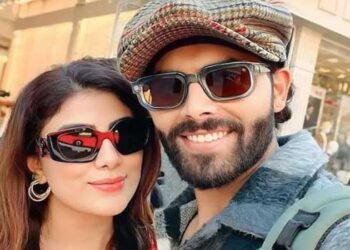 ‘എന്റെ ഭർത്താവ് മാന്യനാണ്, ലണ്ടനിലും ദുബായിലും ഓസ്ട്രേലിയയിലുമെല്ലാം ക്രിക്കറ്റ് കളിക്കാനായി ജഡേജ പോയിട്ടുണ്ട്, അദ്ദേഹം ഏതെങ്കിലും ആസക്തികളിലേക്കോ, മോശപ്പെട്ട കാര്യങ്ങളിലേക്കോ തിരിഞ്ഞിട്ടില്ല’!! വിദേശ പര്യടനത്തിനു പോയാൽ ചില ഇന്ത്യൻ താരങ്ങൾ മോശം കാര്യങ്ങളിലേർപ്പെടുന്നു- ​ഗുരുതര ആരോപണവുമായി രവീന്ദ്ര ജഡേജയുടെ ഭാര്യ, ആരാണ് രാജ്യത്തെ മോശക്കാരാക്കിയതെന്ന് വ്യക്തമാക്കണം- ആവശ്യം ഉയരുന്നു…video