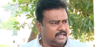 ഞാൻ ഡി മണി അല്ല, പേര് എം എസ് മണി, ശബരിമലയിൽ ഇതുവരെ വന്നിട്ടില്ല, പോറ്റിയെ അറിയില്ല, ഇപ്പോൾ ഉപയോ​ഗിക്കുന്നത് ബാലമുരുകന്റെ സിം, അവനും പാവം!! ഇനിയും വേട്ടയാടിയാൽ ആത്മഹത്യ ചെയ്യും, ചോദ്യം ചെയ്തത് ഡി മണിയെ തന്നെ, പേര് മാറ്റിപ്പറയുന്നത് ആശയക്കുഴപ്പം സൃഷ്ടിക്കാനുള്ള ശ്രമത്തിന്റെ ഭാഗം- എസ്ഐടി