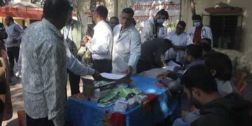 പൈപ്പ് ലൈനിന് മുകളിൽ ഒരു ടോയ്‌ലറ്റ്!! മലിനജലം കുടിച്ച് 1,146 പേർക്ക് ഡയേറിയ, 9 മരണം, 111 പേർ ​ഗുരുതരാവസ്ഥയിൽ, മരിച്ചവരുടെ കുടുംബങ്ങൾക്ക് 2 ലക്ഷം രൂപ ധനസഹായം പ്രഖ്യാപിച്ച് സർക്കാർ, രണ്ടുപേർക്ക് സസ്പെൻഷൻ, ഒരാളെ സർവീസിൽ നിന്ന് പുറത്താക്കി