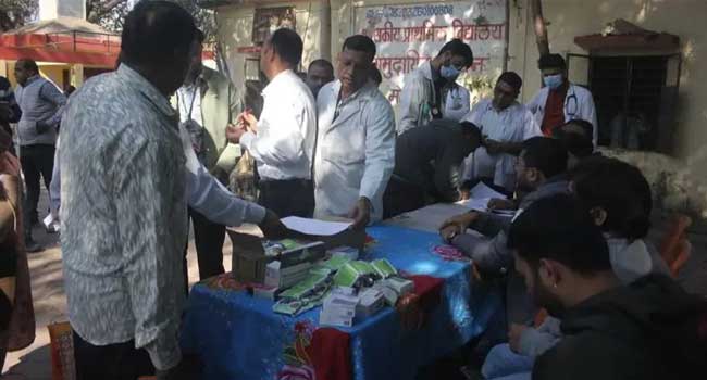 പൈപ്പ് ലൈനിന് മുകളിൽ ഒരു ടോയ്‌ലറ്റ്!! മലിനജലം കുടിച്ച് 1,146 പേർക്ക് ഡയേറിയ, 9 മരണം, 111 പേർ ​ഗുരുതരാവസ്ഥയിൽ, മരിച്ചവരുടെ കുടുംബങ്ങൾക്ക് 2 ലക്ഷം രൂപ ധനസഹായം പ്രഖ്യാപിച്ച് സർക്കാർ, രണ്ടുപേർക്ക് സസ്പെൻഷൻ, ഒരാളെ സർവീസിൽ നിന്ന് പുറത്താക്കി