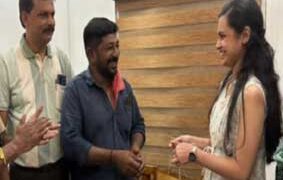 വീണുകിട്ടിയ 1.5 ലക്ഷം രൂപയുടെ വള തിരിച്ചുനല്‍കി; വജ്രത്തേക്കാള്‍ മൂല്യമുള്ള ചുമട്ടുതൊഴിലാളിയുടെ സത്യസന്ധത