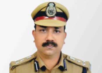 കൊടിസുനിയുടെയും അണ്ണന്‍ സിജിത്തിന്റെയും കയ്യില്‍ നിന്ന് കൈക്കൂലി വാങ്ങിയത് ഗൂഗിള്‍ പേ വഴി, പണം വാങ്ങിയിരുന്നത് തടവുകാരുടെ ബന്ധുക്കളില്‍ നിന്ന്, ഭാര്യയുടെ അക്കൗണ്ടിലും കള്ളപ്പണം, ജയില്‍ ഡിഐജിയെ സസ്പെന്‍ഡ് ചെയ്യും,  എം കെ വിനോദ്കുമാര്‍  സിപിഎം ഗുണ്ട