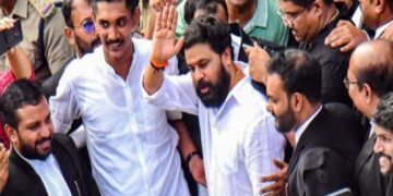 ദിലീപ് കോടതിയിലേക്ക് പോകുന്നതും വെറുതെ വിട്ട ശേഷം വീട്ടിൽ തിരിച്ചെത്തി കുടുംബാംഗങ്ങളുമായി സന്തോഷം പങ്കുവെക്കുന്നതും ഡ്രോണുപയോ​ഗിച്ച് ചിത്രീകരിച്ചു, വീട്ടുകാരുടെ അനുമതി വാങ്ങിയില്ല, കുടുംബത്തിന്റെ സ്വകാര്യത ലംഘിച്ചു, വാർത്താ ചാനൽ മേധാവിമാർക്കെതിരെ പരാതിയുമായി ദിലീപിന്റെ സഹോദരി