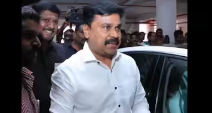 തനിക്ക് ഇതുമായി ഒരു ബന്ധവുമില്ല, ഒരു തെറ്റും ചെയ്തിട്ടില്ല, കടുത്ത മാനസിക സമ്മര്ദത്തിലൂടെയാണ് കടന്നുപോകുന്നത്, നടി ആക്രമിക്കപ്പെട്ടതിന്റെ അഞ്ചാം ദിവസം മുഖ്യമമന്ത്രിക്ക് കത്തെഴുതി ദിലീപ്, സന്ദേശമയച്ചത് പിടിക്കപ്പെടുമെന്ന ഭയത്തില്