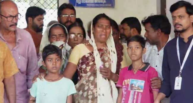 നഷ്ടപരിഹാരമായി 25 ലക്ഷം വേണം, തന്റെ സഹോദരനെ ആൾക്കൂട്ടം ക്രൂരമായി മർദിച്ചു കൊലപ്പെടുത്തിയതാണ്, ആൾക്കൂട്ട കൊലപാതകത്തിനുള്ള വകുപ്പുകൾ പ്രകാരം കേസെടുക്കണം, പ്രത്യേക അന്വേഷണ സംഘം കേസന്വേഷിക്കണം… ഇക്കാര്യത്തിൽ തീരുമാനമാകാതെ മൃതദേഹം ഏറ്റെടുക്കില്ല- രാംനാരായണന്റെ കു‌ടുംബം