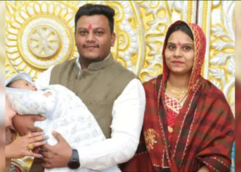 50 ലക്ഷം സ്ത്രീധനം ആവശ്യപ്പെട്ട് നിരന്തരം ഉപദ്രവിച്ചു,  ഗർഭിണിയായതോടെ മര്‍ദനം രൂക്ഷമായി, ലഹരി മരുന്ന് ഉപയോഗവും അവിഹിത ബന്ധങ്ങളും, കർണാടക ഗവർണറുടെ മകനും പേരമകനുമെതിരെ പരാതിയുമായി യുവതി