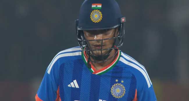 സ‍ഞ്ജുവിനെ കരയ്ക്കിരുത്തി കളത്തിലിറങ്ങിയ ​ഗിൽ ദേ വന്നു… ദാ പോയി, രണ്ടു പന്തിൽ നാലു റൺസ്, മൂന്നാം പന്തിൽ മാർകോ യാൻസന്റെ കൈകളിൽ… ​ഗില്ലിന്റെ ഫോമില്ലായ്മ ബിസിസിഐയ്ക്ക് തലവേദന?