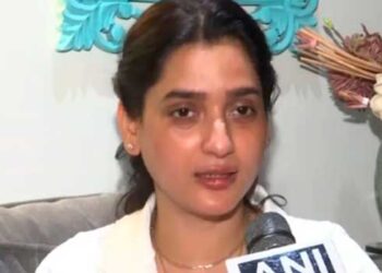 അമ്മാവന്റെ മകനുമായി ശൈശവ വിവാ​ഹം, ലൈംഗികമായി പീഡിപ്പിച്ച് അയാൾ സ്വത്തുക്കൾ തട്ടിയെടുത്തു, കൊല്ലാൻ ശ്രമിച്ചു!! പിതാവിന് ഒന്നുമറിയില്ലായിരുന്നു, അദ്ദേഹത്തിന്റെ മരണശേഷമാണ് താൻ ക്രൂരതയ്ക്ക് ഇരയായത്…തനിക്ക് നീതി ഉറപ്പാക്കിതരണമെന്ന് മോദിയോട് ആവശ്യപ്പെട്ട് അധോലോക കുറ്റവാളി ഹാജി മസ്താന്റെ മകൾ