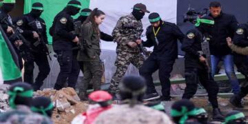 ഗാസയിലെ തുരങ്കങ്ങളിൽ കുടുങ്ങിയ 40 ഹമാസ് അംഗങ്ങളെ വധിച്ചു- ഇസ്രയേൽ, കൊല്ലപ്പെട്ടവരിൽ മൂന്നു പ്രാദേശിക കമാൻഡർമാരും ഹമാസിന്റെ പ്രവാസി നേതാക്കളിലൊരാളായ ഗാസി ഹമാദിന്റെ മകനും, പ്രതികരിക്കാൻ വിസമ്മതിച്ച് ഹമാസ്, റഫായി തുരങ്കങ്ങളിൽ നിന്ന് പുറത്തിറങ്ങുന്നവരെ വധിക്കുകയോ, കീഴടക്കുകയോ ചെയ്തിട്ടുണ്ടെന്നും ഇസ്രയേൽ