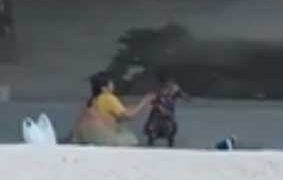 നാല് വയസുകാരിയെ തറയിലേക്ക് തള്ളിയിട്ടു, ചവിട്ടി, കഴുത്തുഞെരിച്ചു; ക്രൂരമർദനത്തിന് പിന്നാലെ സ്‌കൂൾ ജീവനക്കാരി അറസ്റ്റിൽ