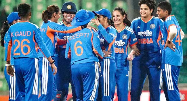 നടക്കില്ല മക്കളേ… ക്യാപ്റ്റൻ ഹർമനും പിള്ളേരും ത്രിബിൾ സ്ട്രോങ്ങാ… ശ്രീലങ്കയ്ക്കെതിരായ ട്വന്റി 20 തൂത്തുവാരി ഇന്ത്യൻ പെൺപുലികൾ, ജയം 15 റൺസിന്