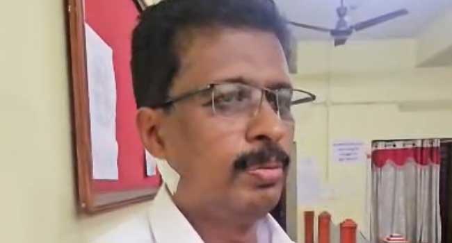 കൂത്താട്ടുകുളം നഗരസഭയിൽ സത്യപ്രതിജ്ഞ ചടങ്ങിനിടെ കൗൺസിലർക്ക് മർദനം, യുഡിഎഫ് കൗൺസിലർ ജോമി മാത്യുവിന്റെ കഴുത്തിന് പരുക്ക്, ഒരാൾ കസ്റ്റഡിയിൽ, സത്യപ്രതിജ്ഞ ചെയ്യാൻ തയാറെടുക്കുമ്പോൾ പെട്ടെന്ന് ആക്രമിക്കുകയായിരുന്നെന്ന് ജോമി